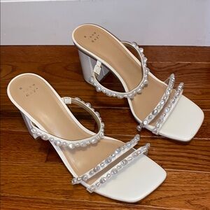 Elegant White Pearl-Embellished Women's Sandals